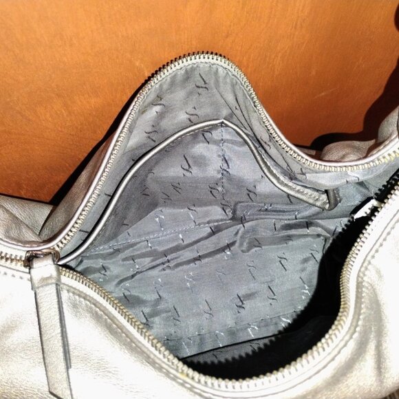 Simply Vera Wang Grey Leather Crossbody/shoulder strap Purse Metal Accents - Picture 4 of 5